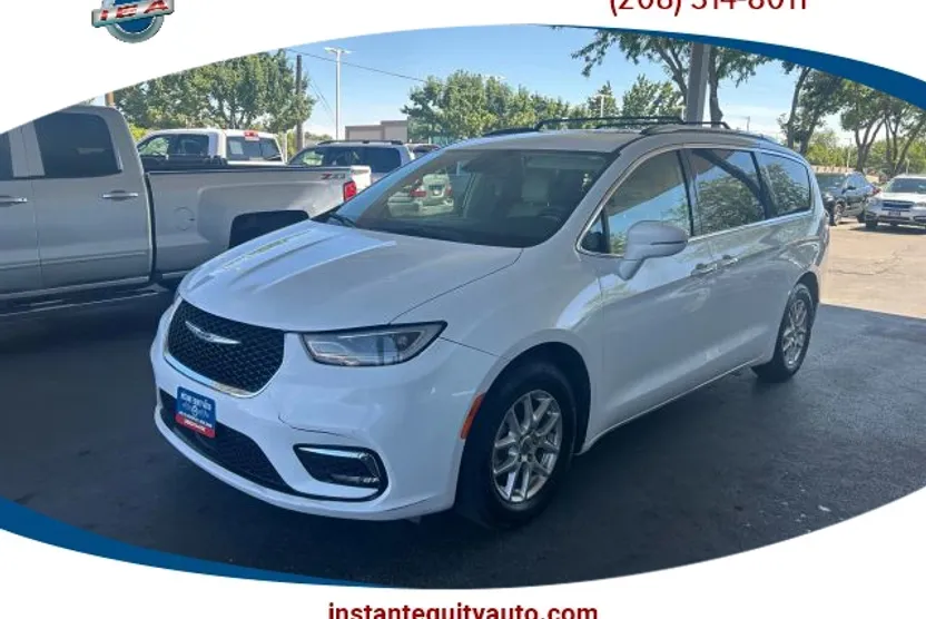 2021 Chrysler Pacifica Touring L photo 1