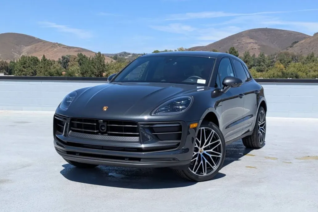 2025 Porsche Macan T photo 1