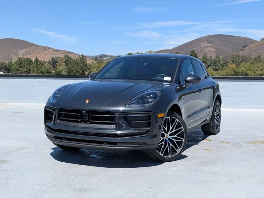 2025 Porsche Macan T photo 1