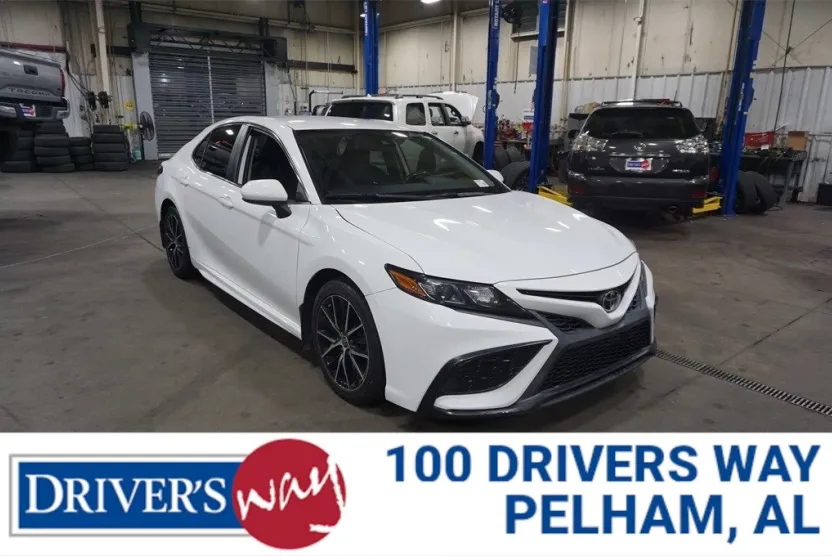 2021 Toyota Camry SE photo 1