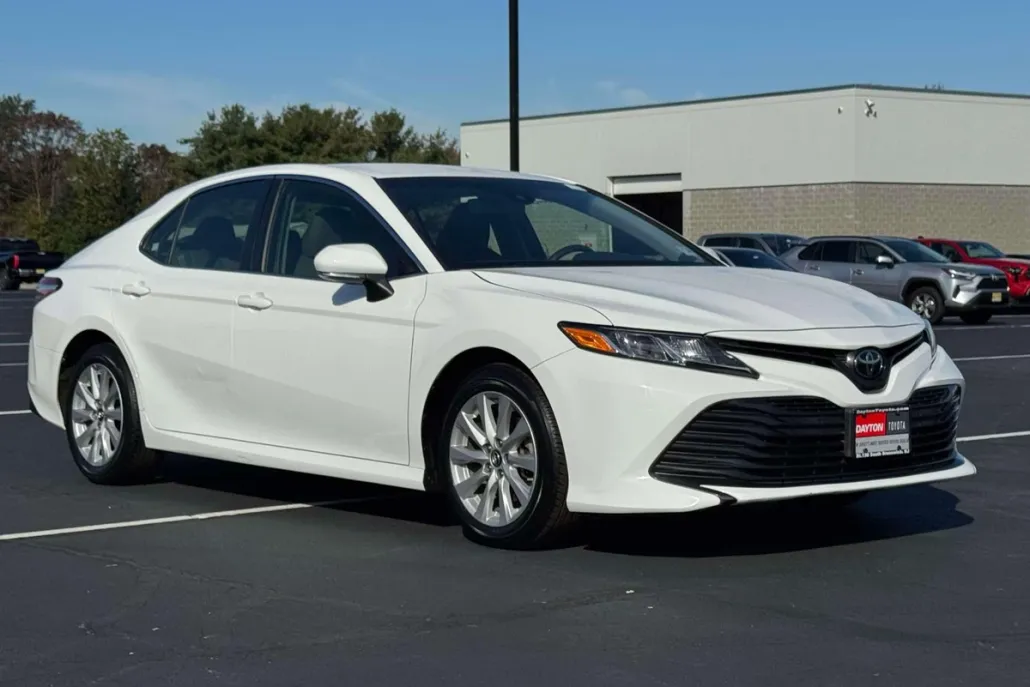 2018 Toyota Camry LE photo 1