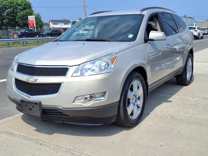 2012 Chevrolet Traverse 1LT photo 1