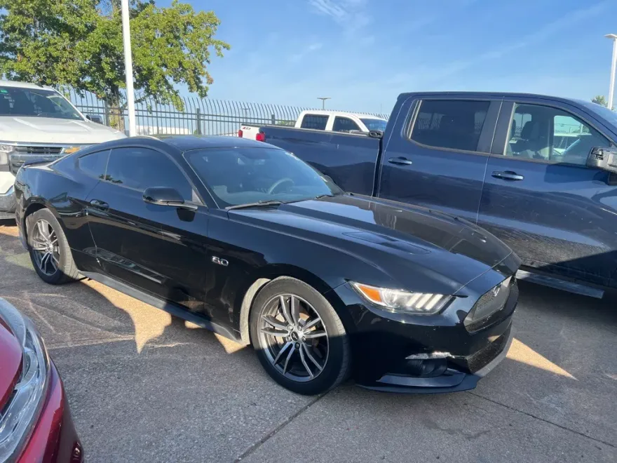 2017 Ford Mustang GT Premium photo 1