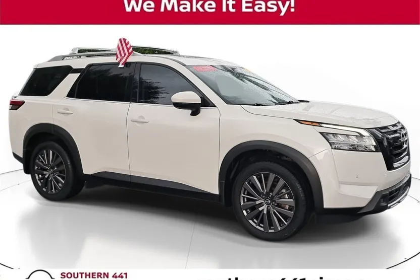 2023 Nissan Pathfinder SL photo 1