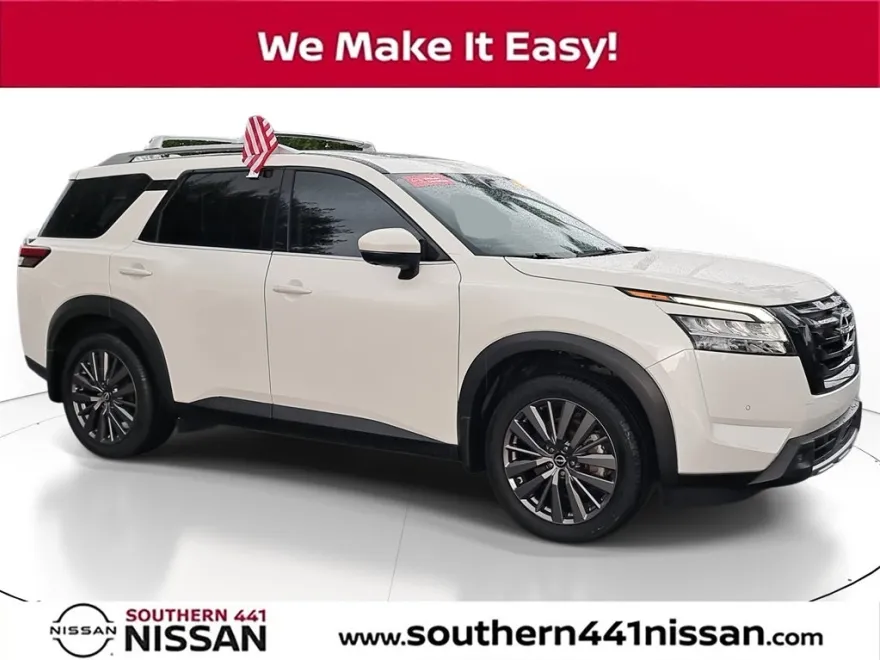 2023 Nissan Pathfinder SL photo 1