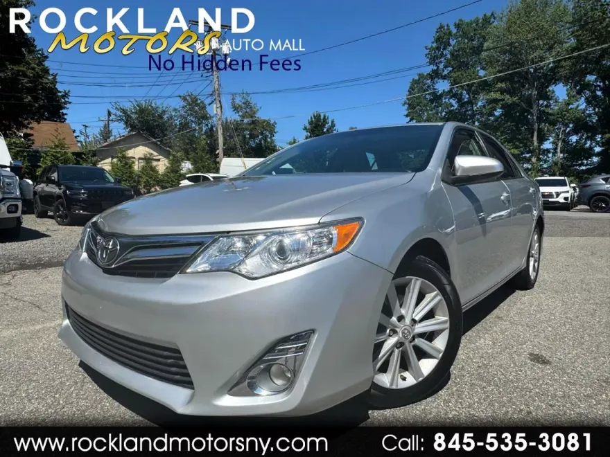 2012 Toyota Camry XLE photo 1