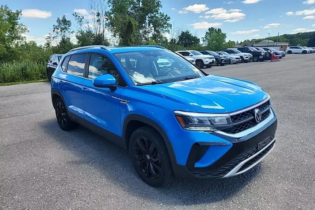 2022 Volkswagen Taos SE photo 1