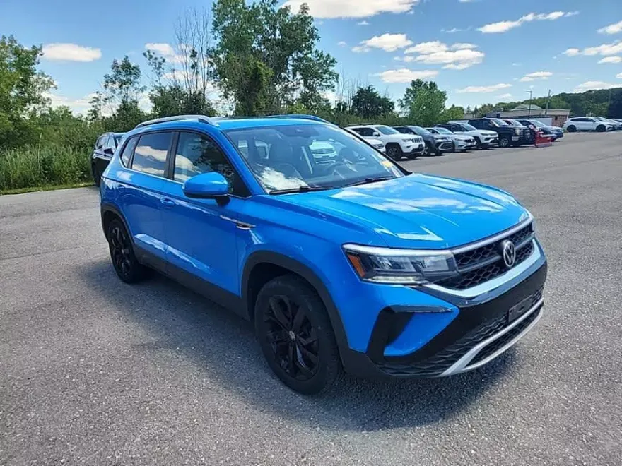 2022 Volkswagen Taos SE photo 1