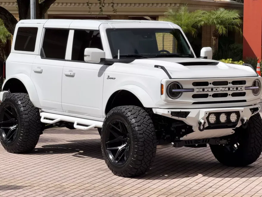 2025 Ford Bronco Outer Banks photo 1