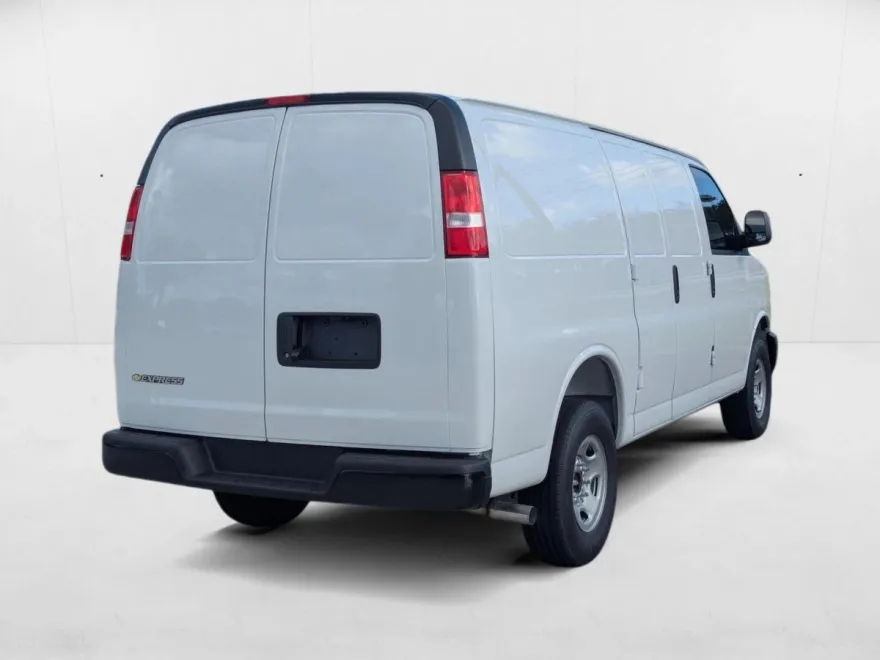 2025 Chevrolet Express Cargo 2500 Base photo 1