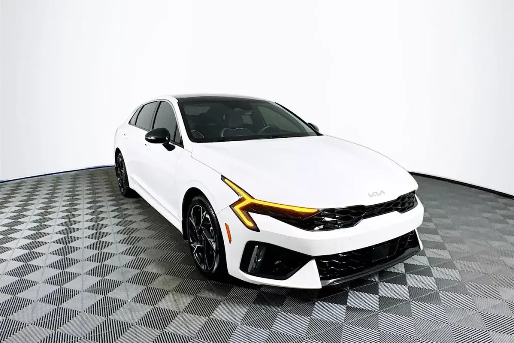 2025 Kia K5 GT-Line photo 1