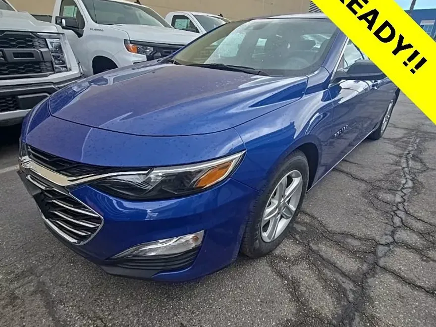 2023 Chevrolet Malibu LS photo 1