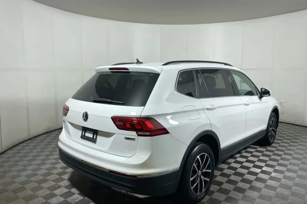 2021 Volkswagen Tiguan SE photo 1