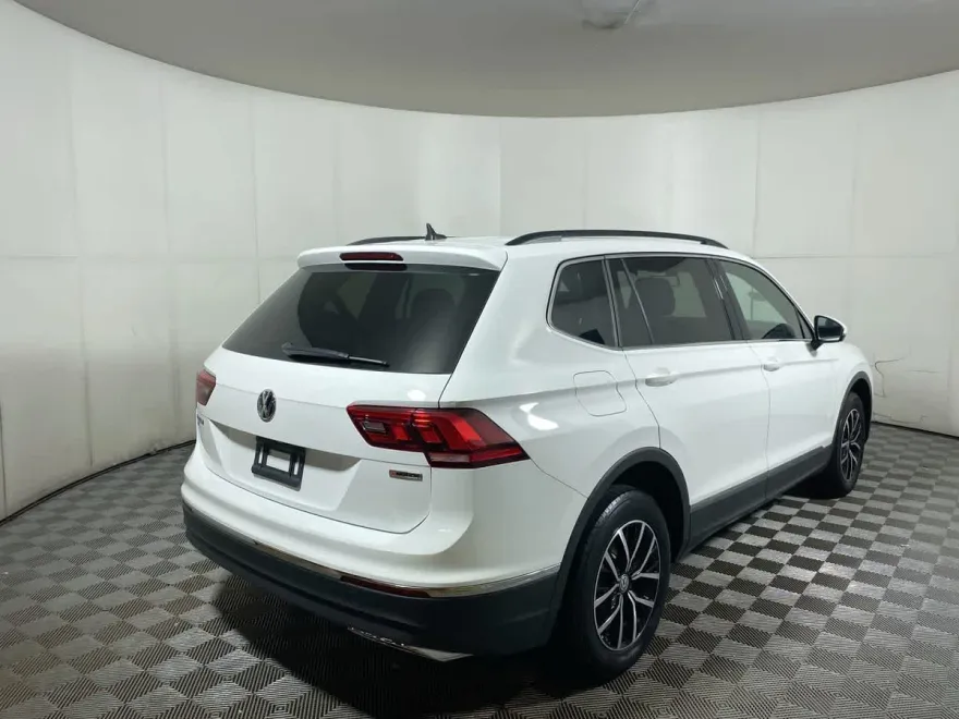 2021 Volkswagen Tiguan SE photo 1