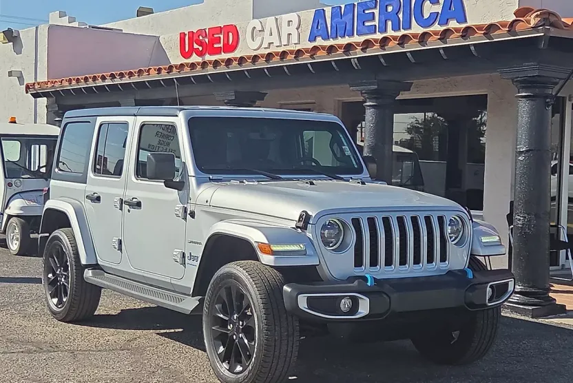 2023 Jeep Wrangler 4xe Sahara photo 1