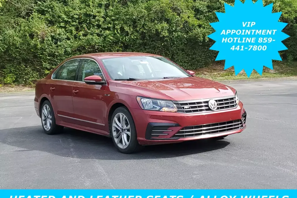 2017 Volkswagen Passat R-Line photo 1