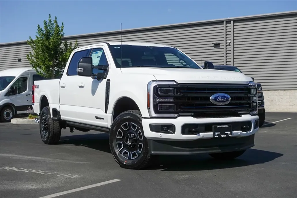 2025 Ford F-250 Platinum photo 1
