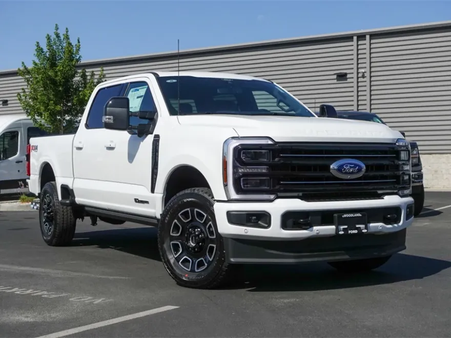 2025 Ford F-250 Platinum photo 1