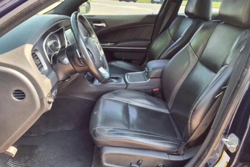 2016 Dodge Charger SXT photo 1