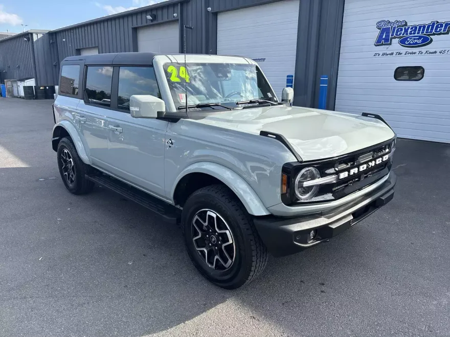 2024 Ford Bronco Outer Banks photo 1