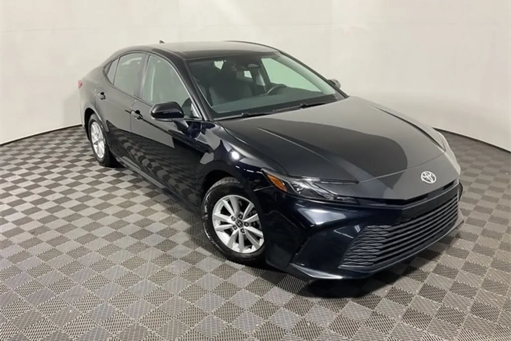 2025 Toyota Camry LE photo 1