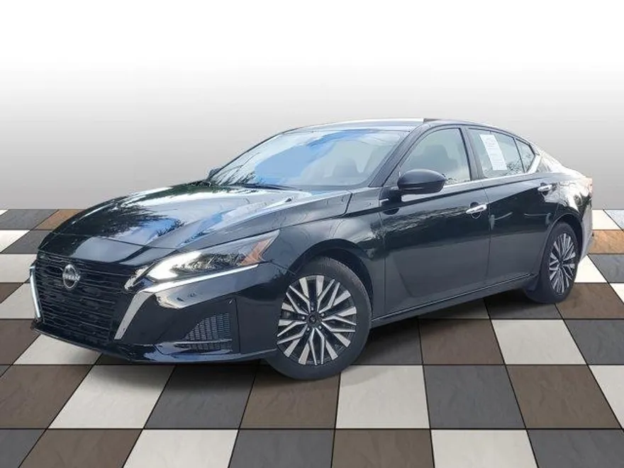 2024 Nissan Altima 2.5 SV photo 1
