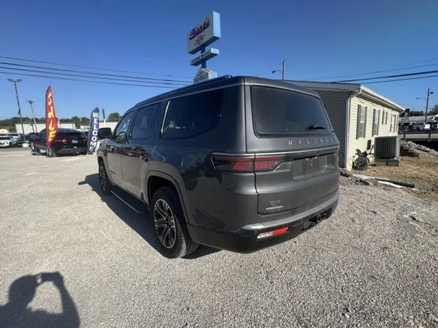 2023 Jeep Wagoneer Base photo 1