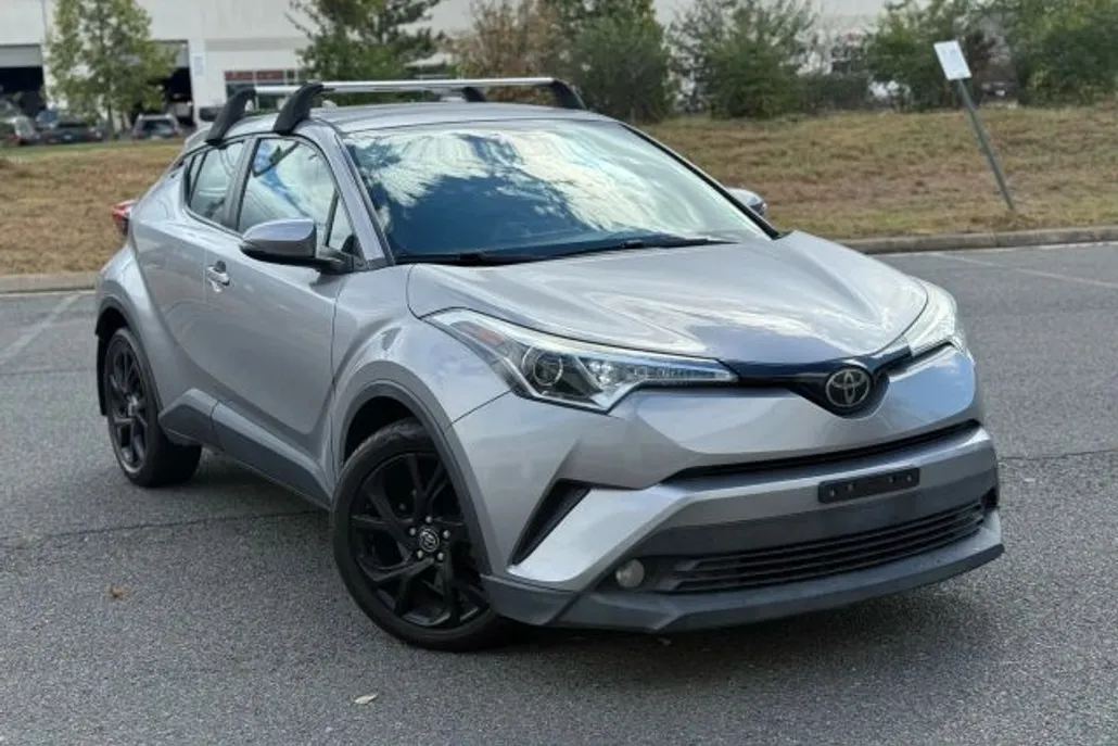 2018 Toyota C-HR XLE Premium photo 1