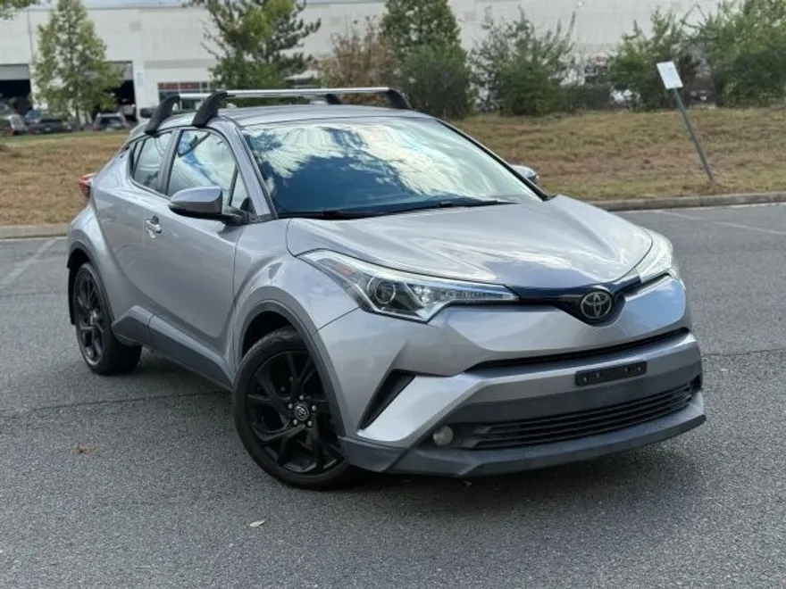 2018 Toyota C-HR XLE Premium photo 1