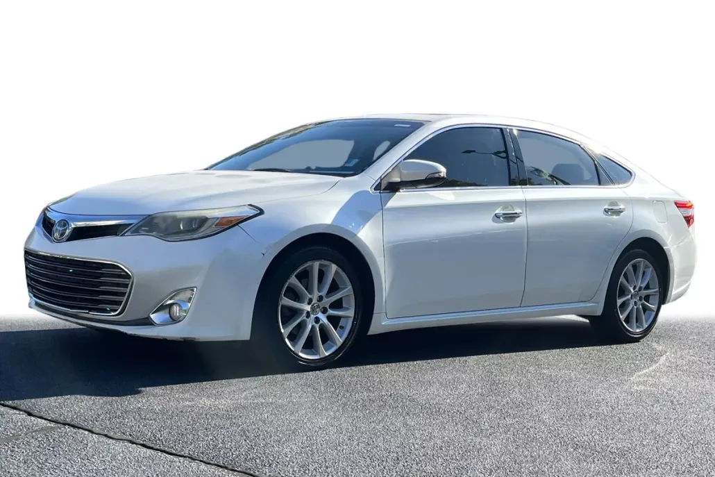 2013 Toyota Avalon Limited photo 1