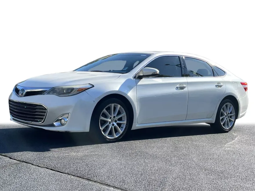 2013 Toyota Avalon Limited photo 1