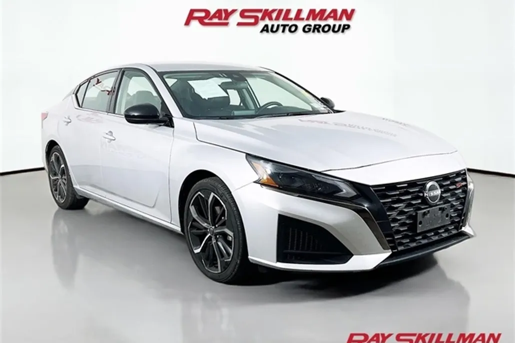 2023 Nissan Altima 2.5 SR photo 1