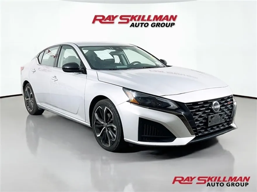 2023 Nissan Altima 2.5 SR photo 1