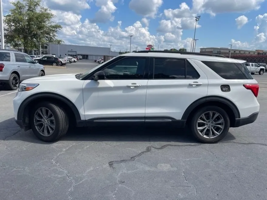 2021 Ford Explorer XLT Sport photo 1