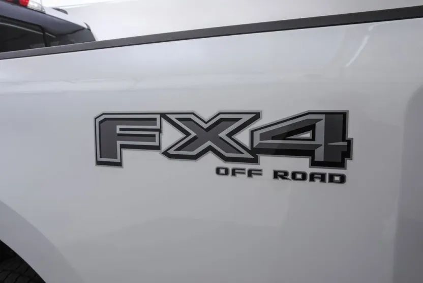 2025 Ford F-250 Lariat photo 1