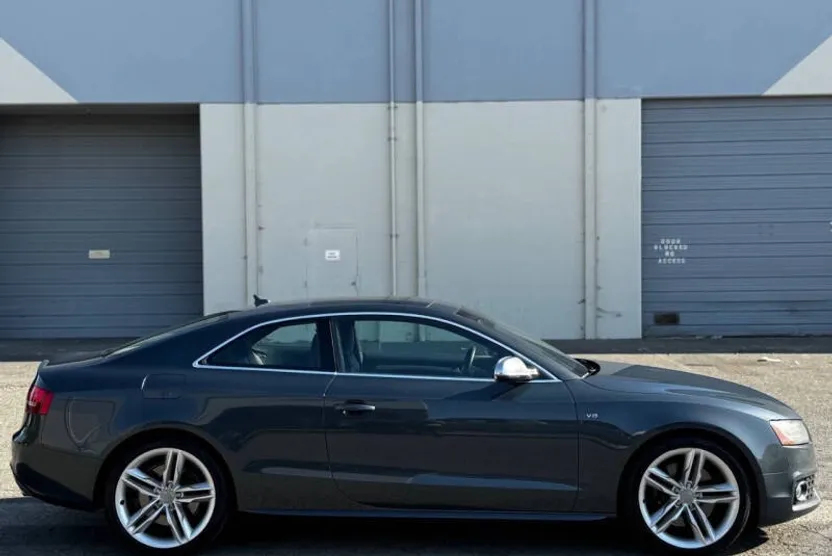 2011 Audi S5 Prestige photo 1