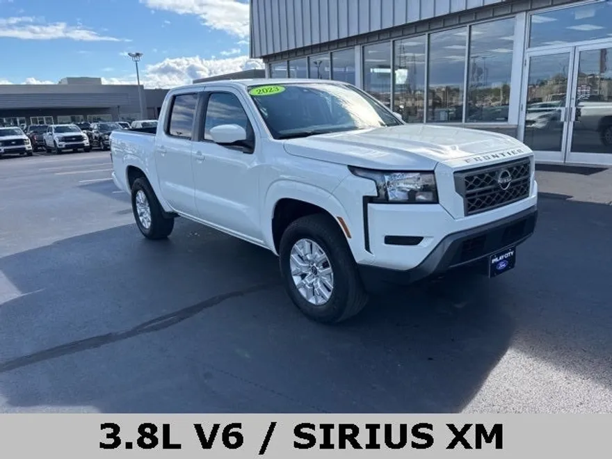 2023 Nissan Frontier SV photo 1