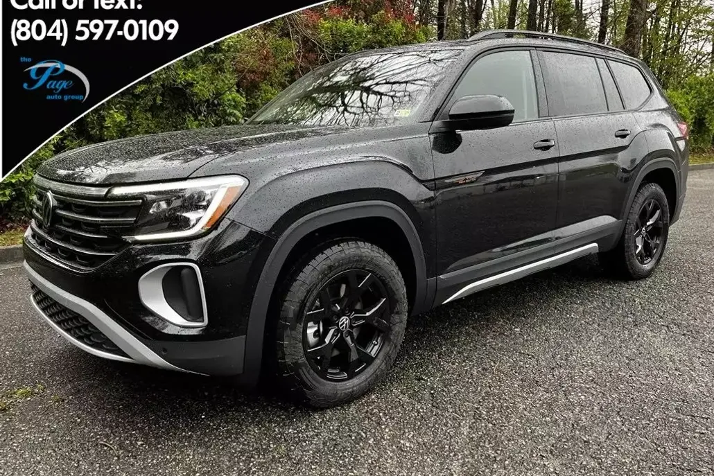 2024 Volkswagen Atlas Peak Edition SEL photo 1