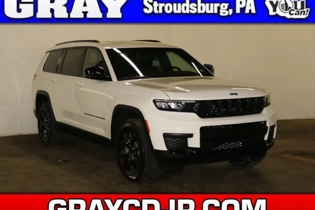 2025 Jeep Grand Cherokee Laredo Altitude photo 1