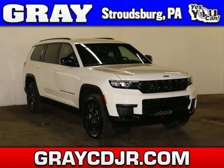 2025 Jeep Grand Cherokee Laredo Altitude photo 1