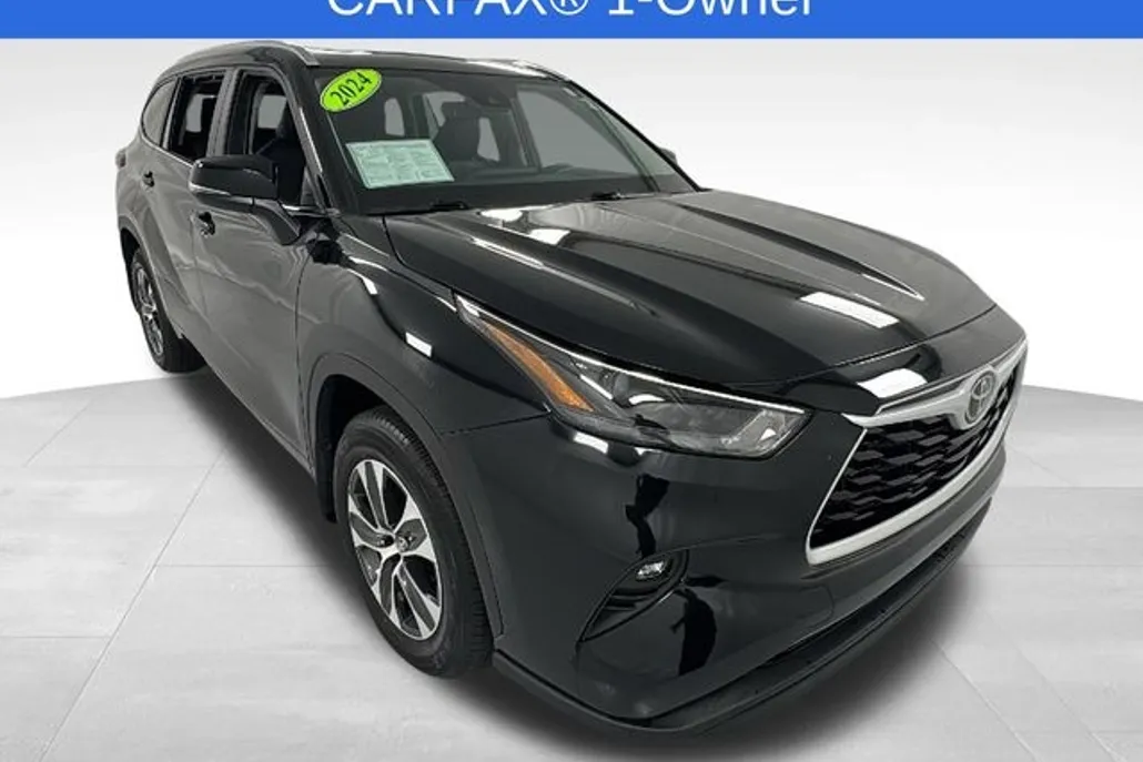 2024 Toyota Highlander XLE photo 1
