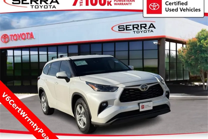 2022 Toyota Highlander LE photo 1