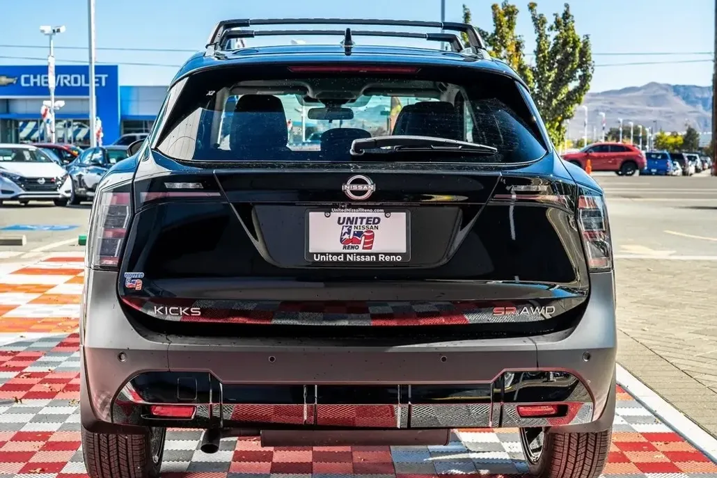 2026 Nissan Kicks SR photo 1
