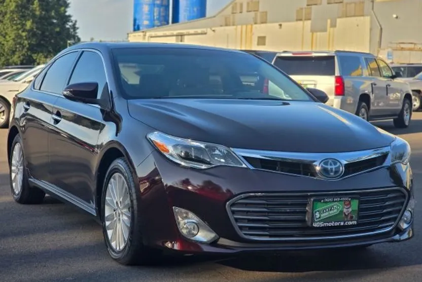 2013 Toyota Avalon Hybrid photo 1