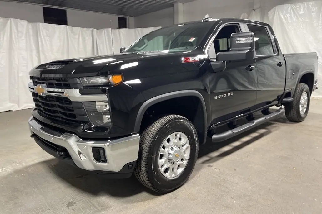 2025 Chevrolet Silverado 2500HD LT photo 1