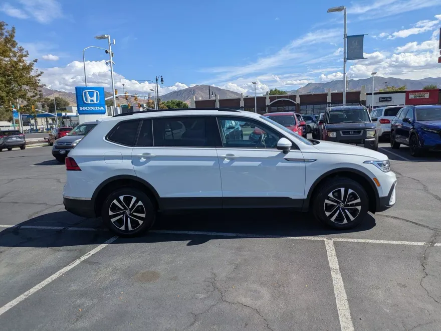 2022 Volkswagen Tiguan S photo 1