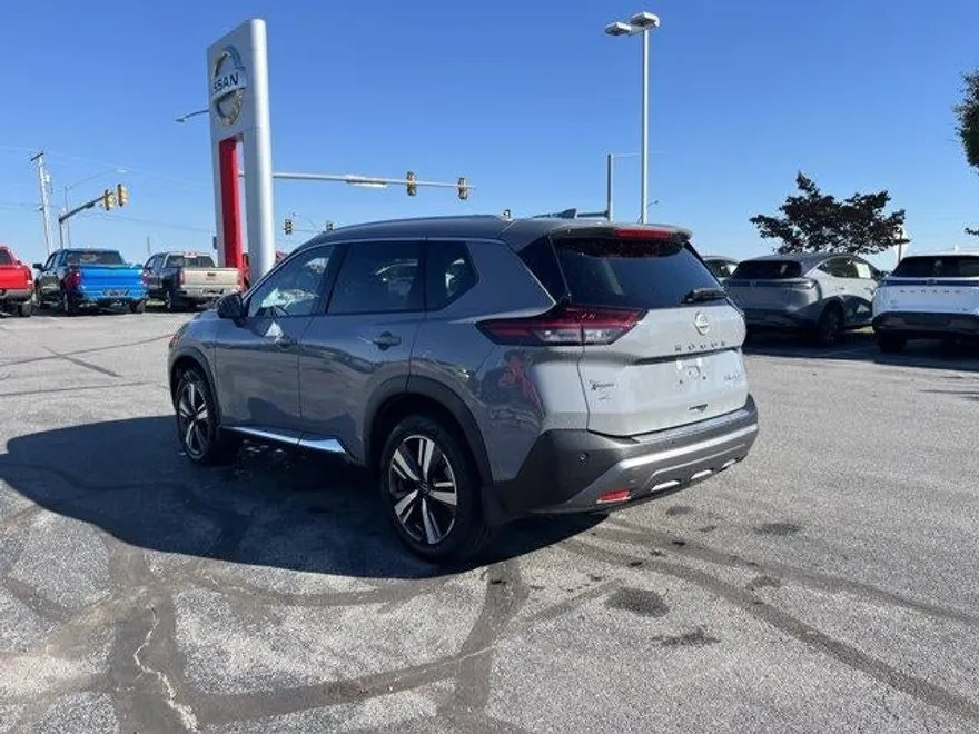 2023 Nissan Rogue AWD SL photo 1