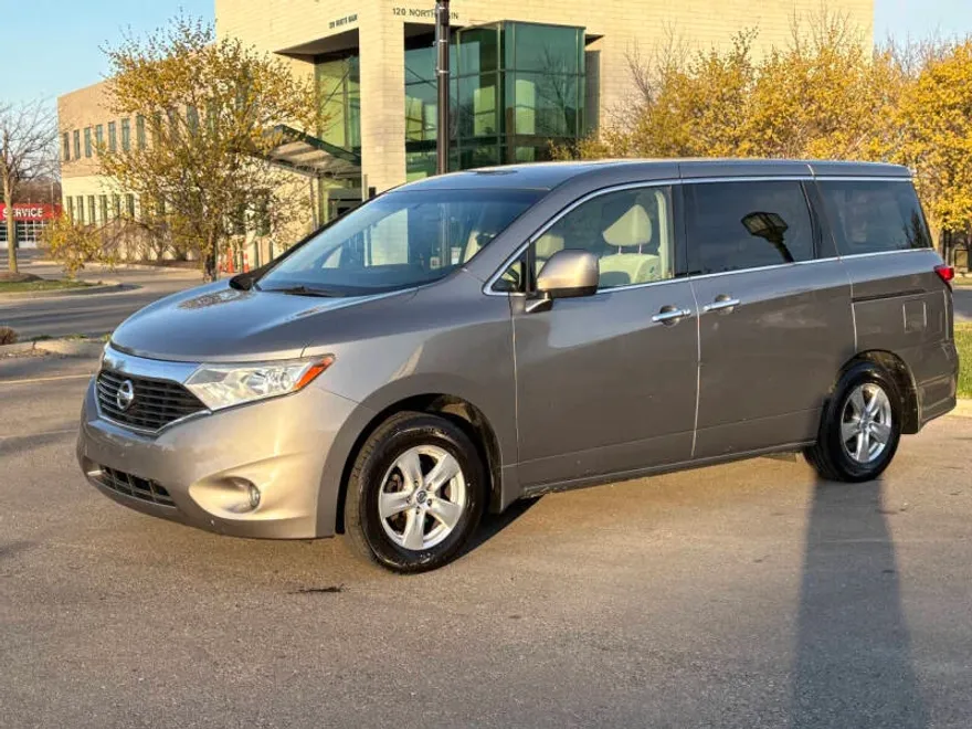 2011 Nissan Quest SV photo 1