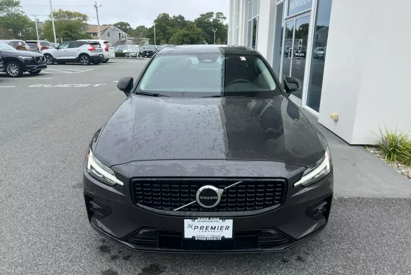 2025 Volvo S60 B5 Core photo 1