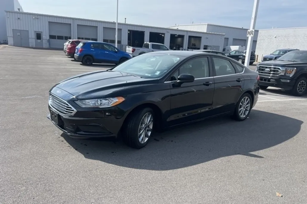 2017 Ford Fusion SE photo 1